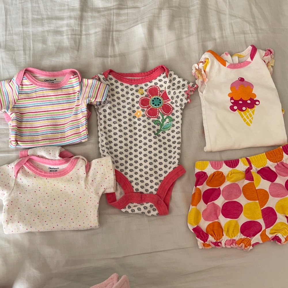 Newborn baby girl onesie bodysuit